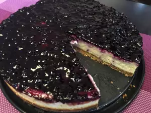 Tarta de queso con mermelada de arándanos