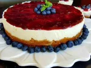 Tarta de queso con mascarpone y mermelada de arándanos