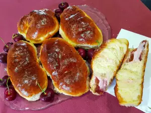 Bollos de crema con cerezas