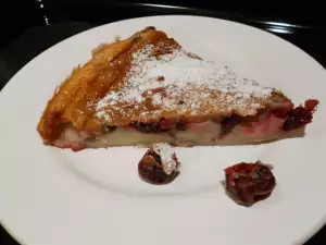 Clafoutis de cereza (postre francés)