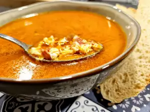 Sopa de ajo madrileña con jamón