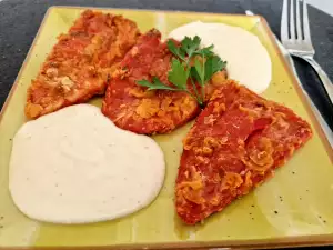 Pimientos rebozados con salsa blanca