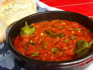 Pimientos en salsa de tomate