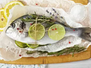 Dorada al horno con ajos y especias aromáticas