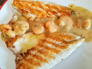 Filete de dorada a la parrilla con salsa de gambas