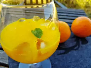 Cóctel refrescante de naranja con Cointreau