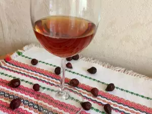 Vino de escaramujos casero