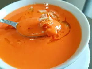 Sopa fría de tomate con atún