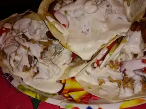 Doner kebab de pollo con salsa de yogur y ajo