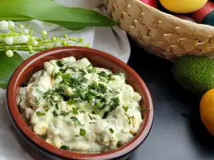 Ensaladilla de huevo y aguacate