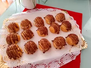 Profiteroles con cobertura de chocolate