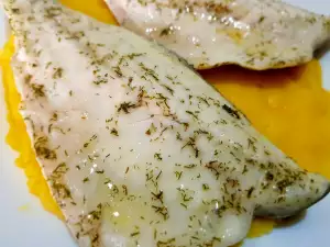 Filete de lubina sobre polenta de cítricos