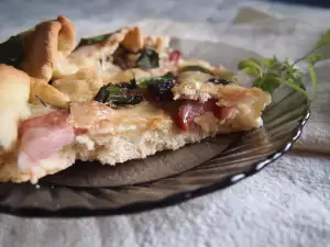 Focaccia con bacon, champiñones y queso