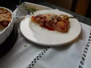 Clafoutis francés con fresas y cerezas