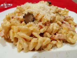 Fusilli con bacon, nata y trufa