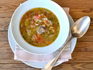 Sopa de champiñones con arroz y verduras