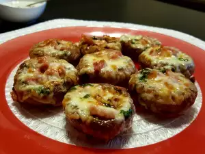 Champiñones al horno con bacon y queso