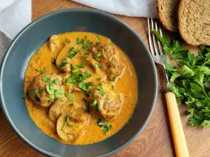 Albóndigas con champiñones en salsa de curry