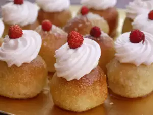 Pastelitos griegos de sémola con yogur