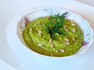 Aperitivo de untar con espinacas y guisantes