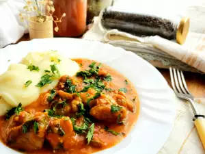 Goulash clásico de cerdo con puré de patatas