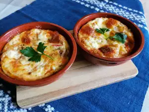 Cazuelitas de barro con pimientos asados y quesos