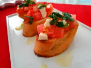 Bruschettas vegetarianas con mozzarella