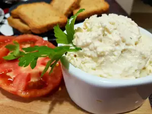 Aperitivo de untar picante con queso y requesón