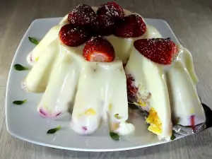 Gelatina de leche con frutas