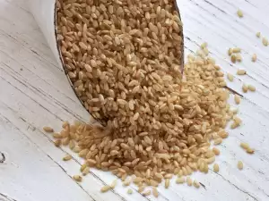 Por qué el arroz integral es más beneficioso para la salud