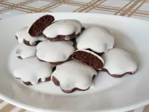 Galletas de miel y cacao con glaseado blanco