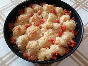 Coliflor con tomates al horno