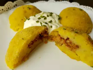 Albóndigas de patata con relleno de carne picada