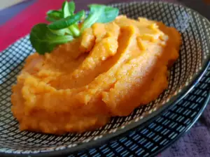 Puré de patatas y tomate