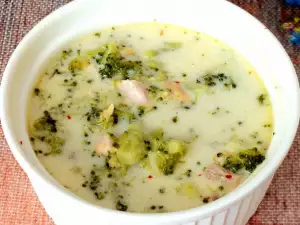 Sopa Keto de Pollo y Brócoli