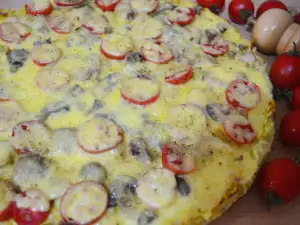 Pizza keto dietética con masa de calabacín