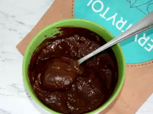 Crema Keto de chocolate con solo tres ingredientes