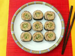 Gimbap con guinoa, salsa de soja y tortilla de huevo