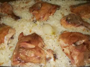 Arroz al horno con carcasas de pollo