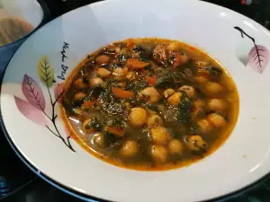 Guiso de garbanzos con ortigas