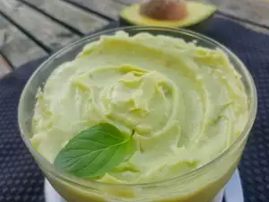 Postre de crema de aguacate