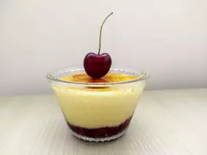 Crema catalana con cerezas