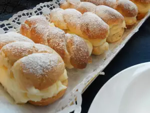 Bollos esponjosos, rellenos de crema