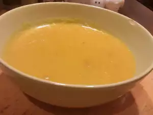 Crema de lentejas rojas con cúrcuma