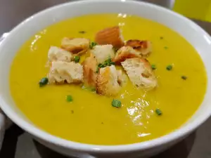 Crema ligera de calabacín con manzana verde