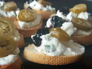 Crostini de arándanos y jalapeños