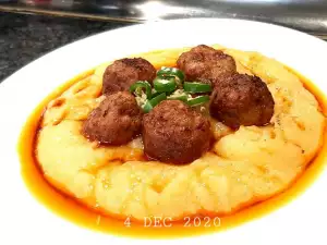 Albóndigas de carne con puré de patatas (albóndigas Tsargrad)