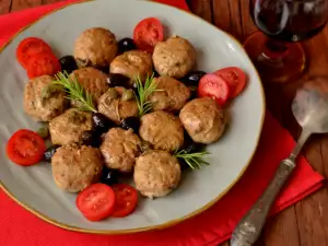 Albóndigas con alcaparras y aceitunas