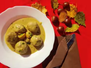 Albóndigas con parmesano en salsa de castañas