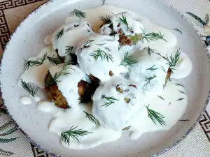 Albóndigas de carne y calabacín en salsa de nata y queso